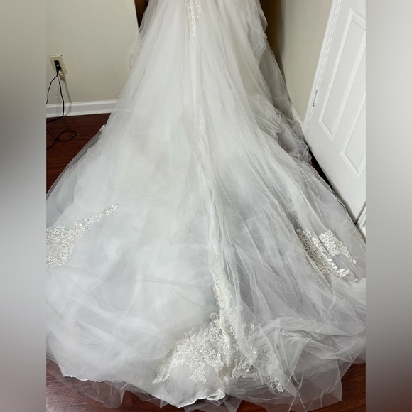 Dresses & Skirts - Wedding Dress Over Skirt